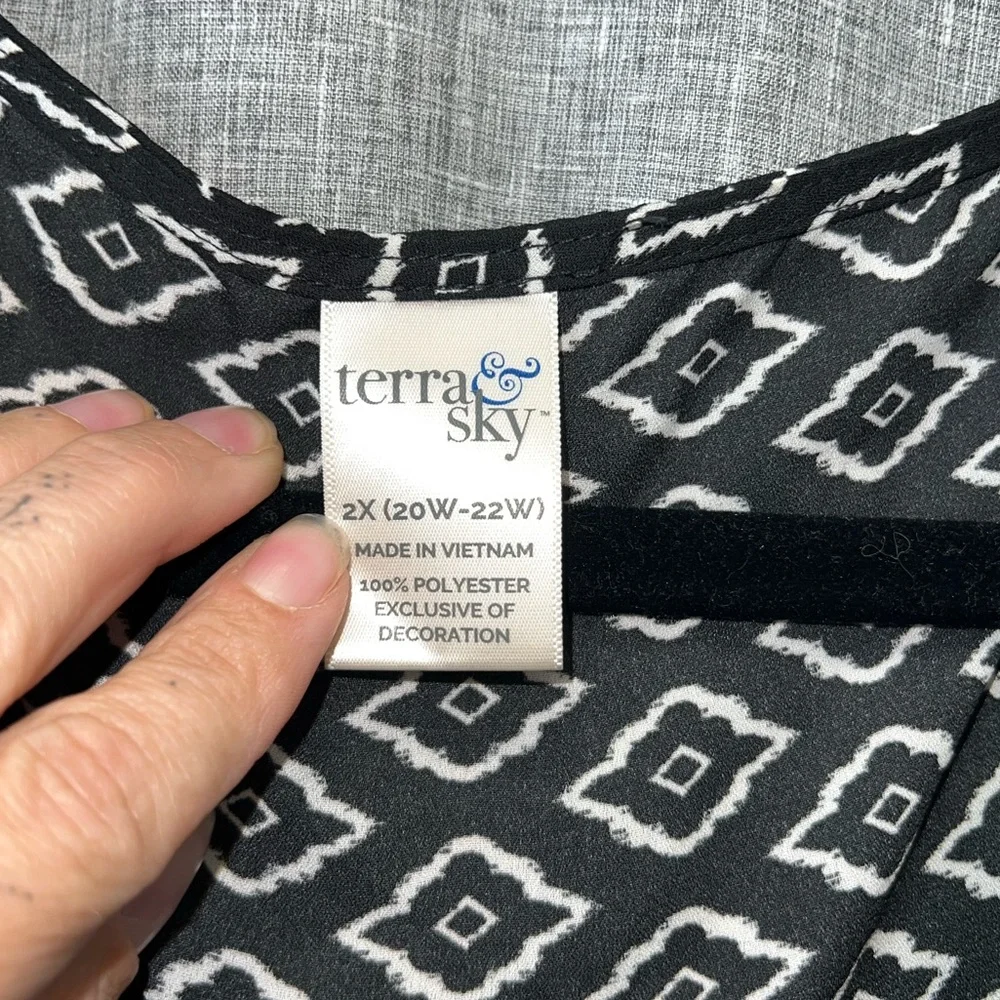 Women's Like New Terra & Sky Sleeveless Blouse 2X/22W-24W
